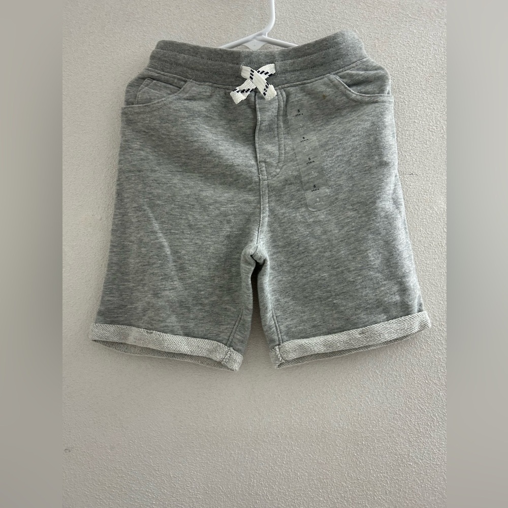 🌺 Gray Kids Shorts by Gap! Size 5. Fabric shorts!